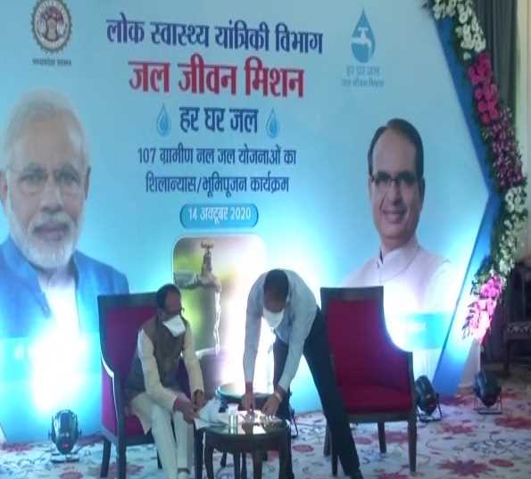 शिवराज सिंह चौहान ने ग्रामीण नल जल योजनाओं का शिलान्यास किया शिवराज सिंह चौहान ने ग्रामीण नल जल योजनाओं का शिलान्यास किया